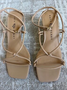 Katy Perry Collections Beige Knotted Strappy Square-Toe Sandals